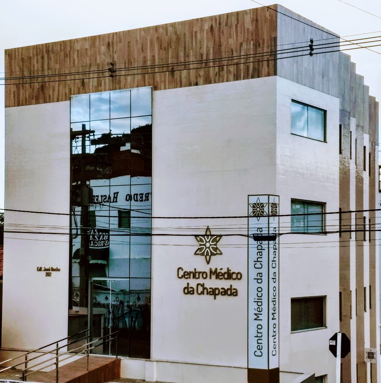Fachada Moderna do CMC em Jacobina